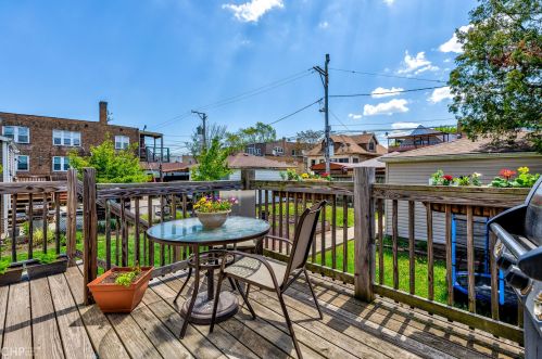 4951 Medill Ave, Chicago IL 60647-2424 exterior