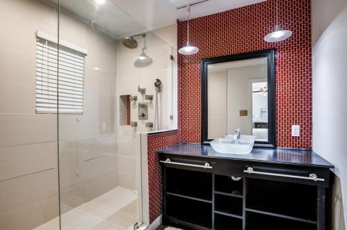 1049 Frst Grv Dr, Dallas TX 75218-2333 exterior