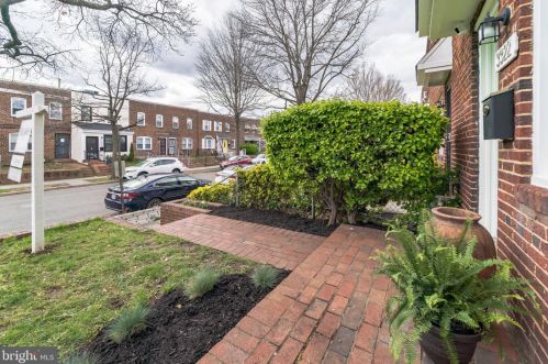 3322 Clay Pl, Washington, DC 20019-1420