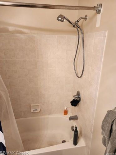 22105 Alexa Dr, Walled Lake MI  48390-5842 exterior