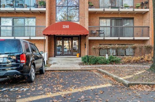 3240 28th St, Alexandria VA 22302-1325 exterior