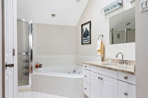 1323 Hamilton Ave, Elmhurst IL 60126-5407 exterior