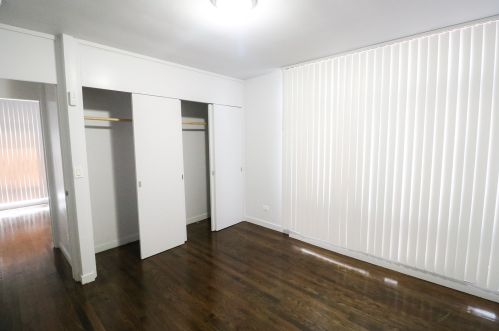 6500 Eberhart Ave, Chicago IL 60637-3206 exterior