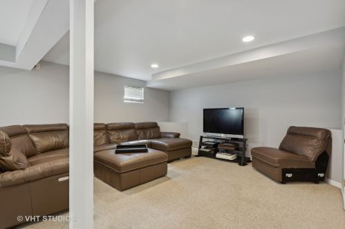 220 Cascade Dr, Bull Valley IL 60012-3346 exterior