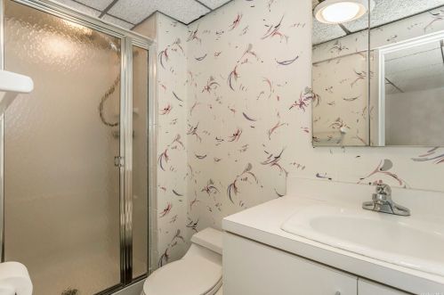 6 Rigger Ct, Huntington Station NY 11746-2828 exterior