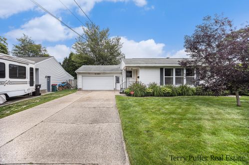 2160 Mayfair Ave, Meskegon, MI 49441-3621