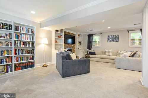 2310 Candlewood Dr, Alexandria VA exterior