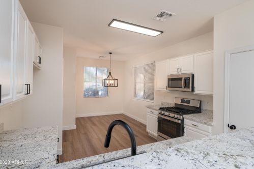 4617 95th Dr, Phoenix, AZ 85037-1307