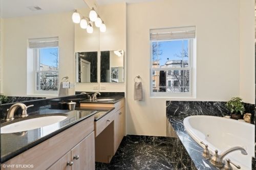 3705 Magnolia Ave, Chicago IL 60660-1496 exterior