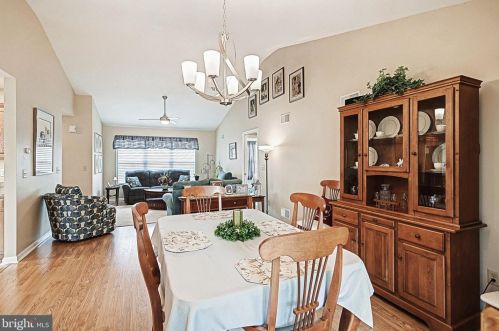 409 Chapelwood Dr, Hanover PA  17331-5232 exterior