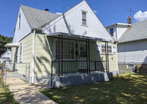 427 64th St, Milwaukee, WI 53213-4016