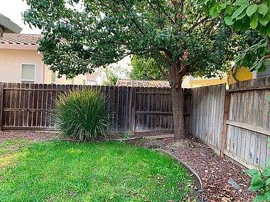 992 La Paloma St, Turlock CA 95382-0484 exterior