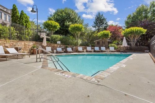 33 Honour Ave, Atlanta GA 30305-1120 exterior