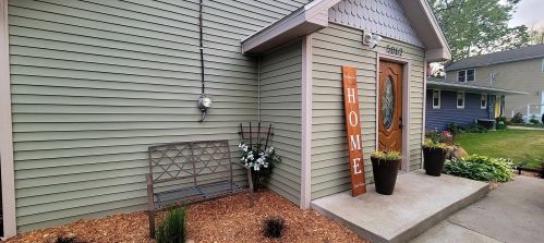 5062 Deep Point Dr, Kalamazoo, MI 49002-5918