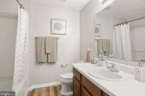 6023 Chicory Pl, Alexandria VA 22310-1795 exterior