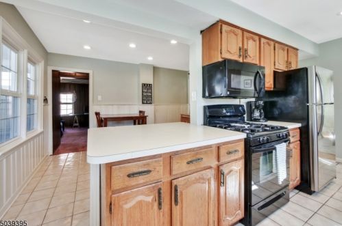 17 Essex Rd, Maplewood NJ 07040-2338 exterior