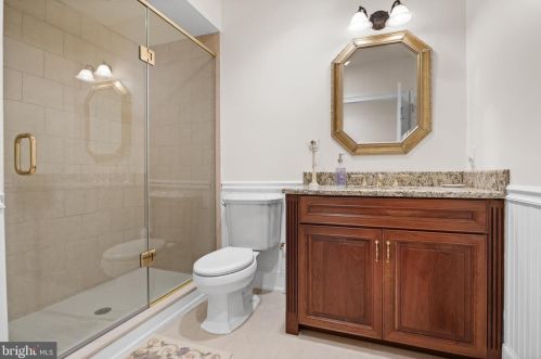 124 Bainbridge St, Philadelphia PA 19147-1866 exterior