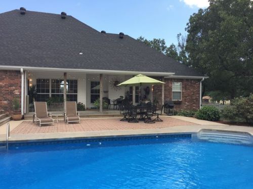 905 Burks Ln, Springdale, AR 72762-9228