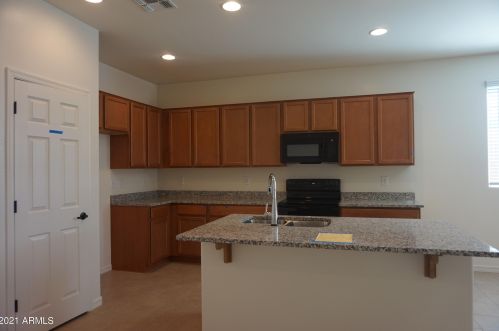 3313 Dunbar Dr, Phoenix AZ  85041-6350 exterior