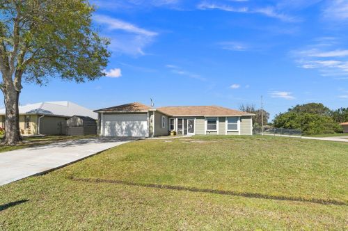 107 Ridgecrest Dr, Fort Pierce FL  34953-5450 exterior