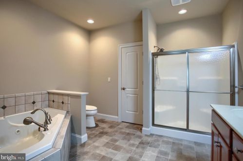 43 Midway Farms Ln, Lancaster PA 17602-2671 exterior