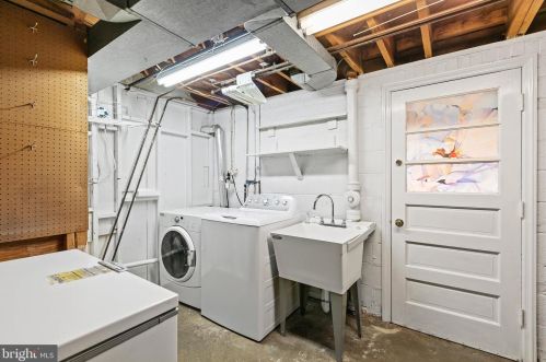 6934 Westhampton Dr, Alexandria VA 22307-1528 exterior