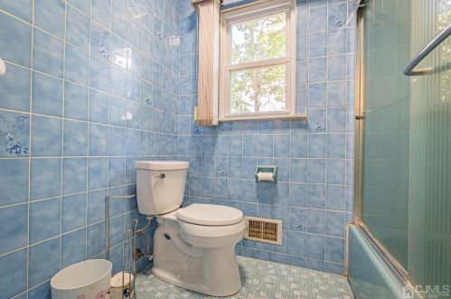 7 Meredith Rd, Edison NJ 08817-2231 exterior