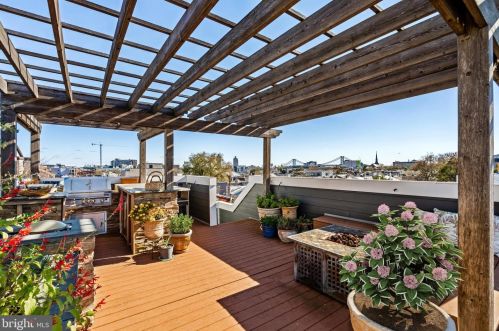 985 6th St, Philadelphia PA  19123-1405 exterior