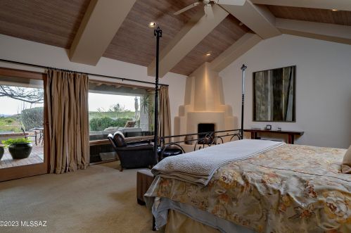 5300 Hacienda Del Sol Rd, Tucson AZ 85718-6054 exterior