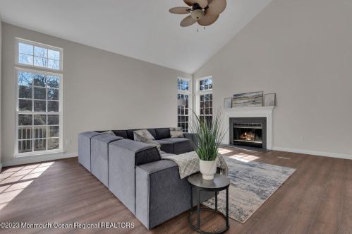 33 Jefferson Ct, Jackson Twp NJ  08527-5159 exterior