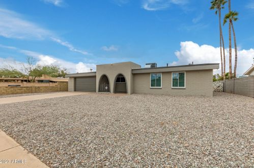 9040 40 Dr, Phoenix AZ 85019-2013 exterior