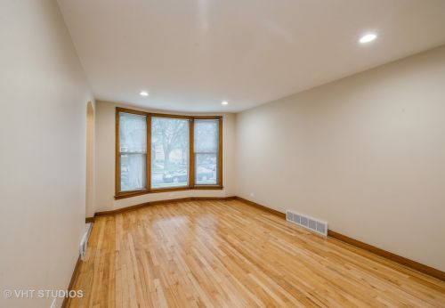 6040 Kilbourn Ave, Chicago IL  60646-5010 exterior