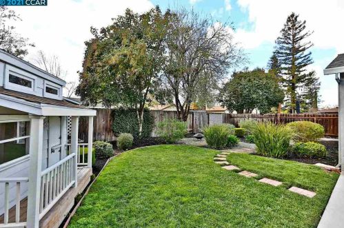 1869 Larkspur Ct, Concord CA 94519-1104 exterior