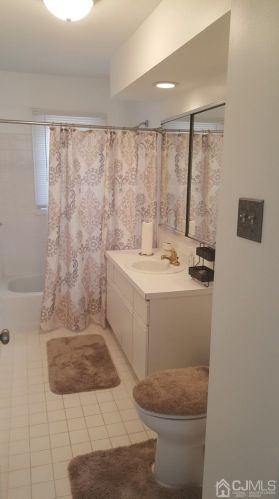 61 Princess Dr, New Brunswick NJ  08902-4104 exterior