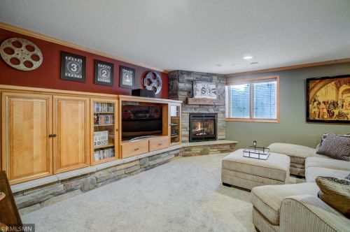 2489 Schneider Ct, Chaska MN 55318-1567 exterior