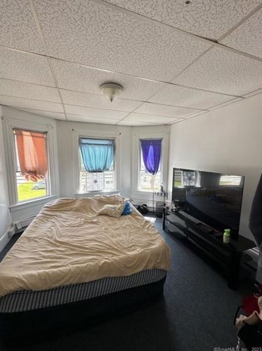 482 East St, New Britain CT 06051-2454 exterior