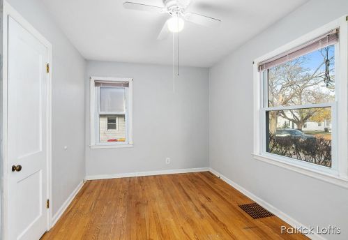 1038 Kentwood St, Grand Rapids MI 49505-4837 exterior