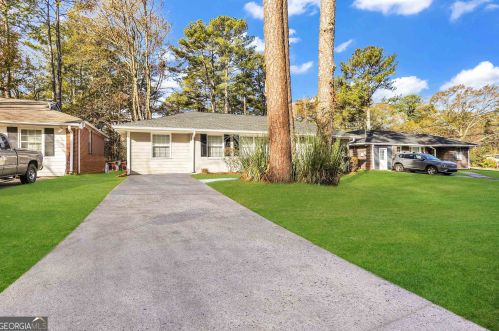 2967 Cloverhurst Dr, Atlanta GA  30344-6867 exterior