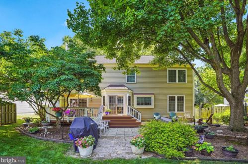 803 Catoctin Cir, Leesburg VA 20176-4951 exterior