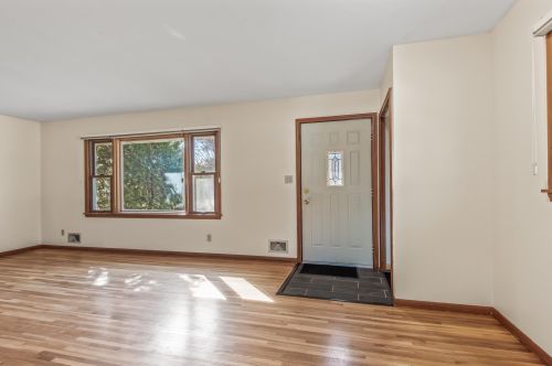 261 Gresham Ave, Saint Paul MN 55128-3916 exterior