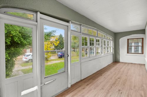 2251 49th St, Milwaukee, WI 53208-1106