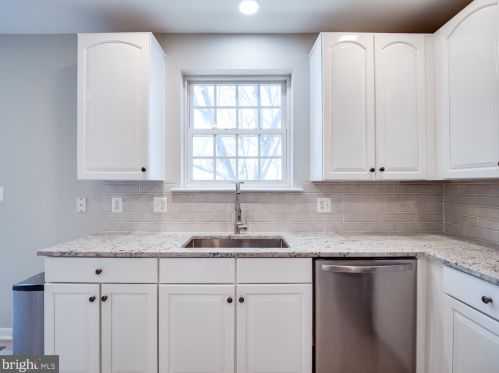 7572 Great Swan Ct, Alexandria VA 22306-2274 exterior