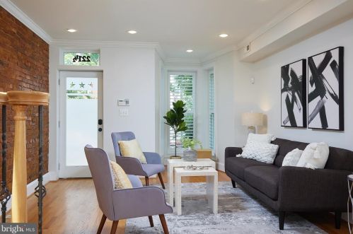 221 E St, Washington DC  20002-7700 exterior