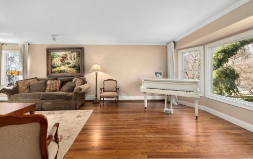 103 Buttonwood Dr, Huntington Station NY 11746-4803 exterior