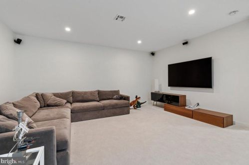 46 Leavitt Ln, Princeton NJ 08540-3921 exterior