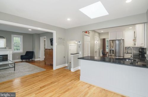 400 Beechwood Ave, Tavistock NJ 08033-1105 exterior