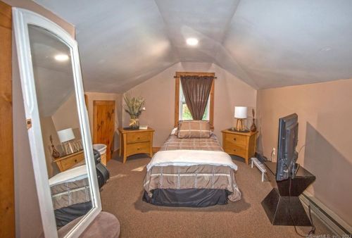 173 Cottage Rd, Enfield CT 06082-2209 exterior