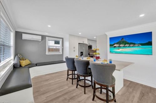 821 91 Ave, Naples FL 34108-2426 exterior