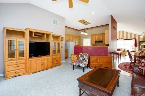 51 Berrios Hl Rd, Windsor CT 06095-1003 exterior