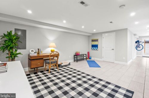 1265 Owen Pl, Washington DC 20002-2807 exterior